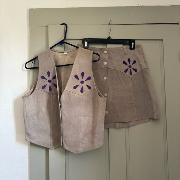 RARE vintage Two-Piece 60s/70s suede skirt set - Picture 5 of 8